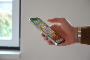 iPhoneでeSIMを利用する際の格安SIMの選び方は？