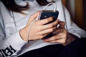 安いeSIMを利用する際のメリットとデメリットは？