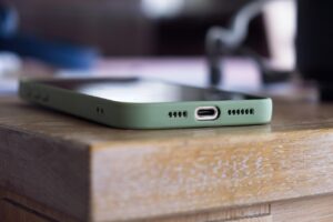 iPhoneのeSIMを格安で利用する方法は？