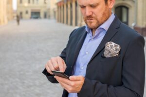 楽天モバイルとLINEMOの比較でどちらがお得なのか？